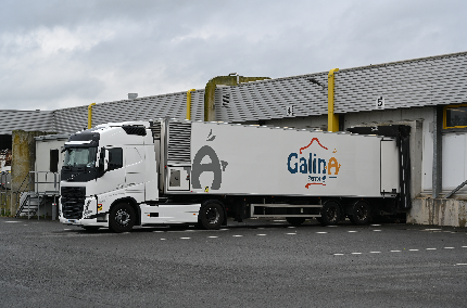 Camion de livraison de poussins GALINA